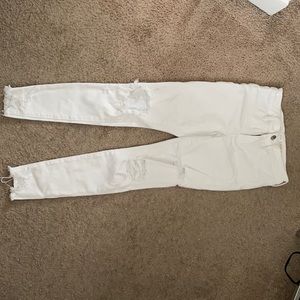 AMERICAN EAGLE White distressed jeans